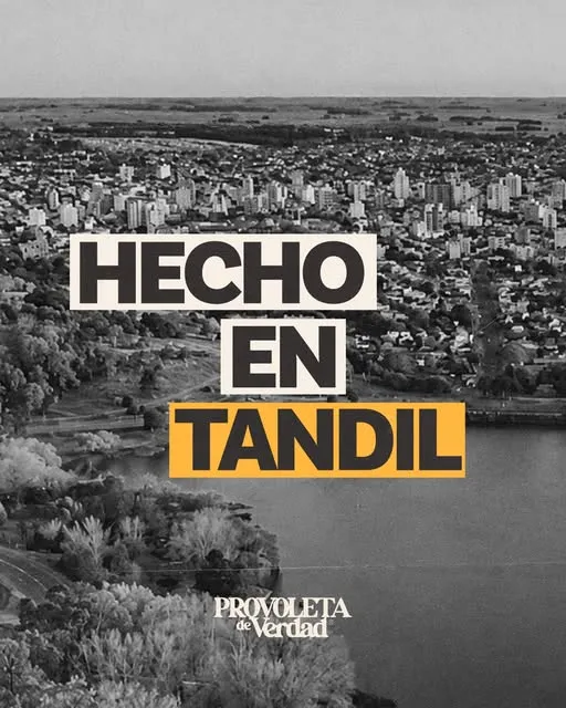 Vista aérea de Tandil con el texto Hecho en Tandil